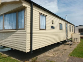 St Osyth - Seaside 3-Bedroom Lodge - Sleeps 6